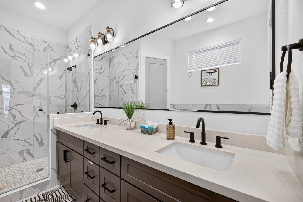 2341 Eagle Street - Photo 34