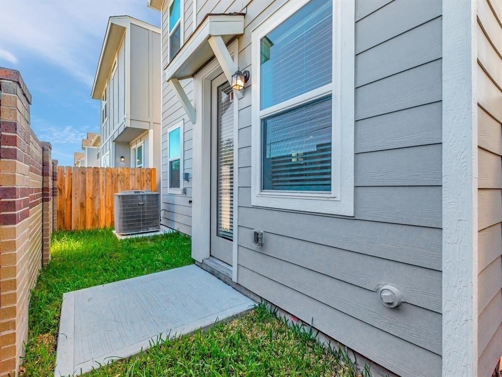 9828 Rugged Oaks Drive - Photo 30