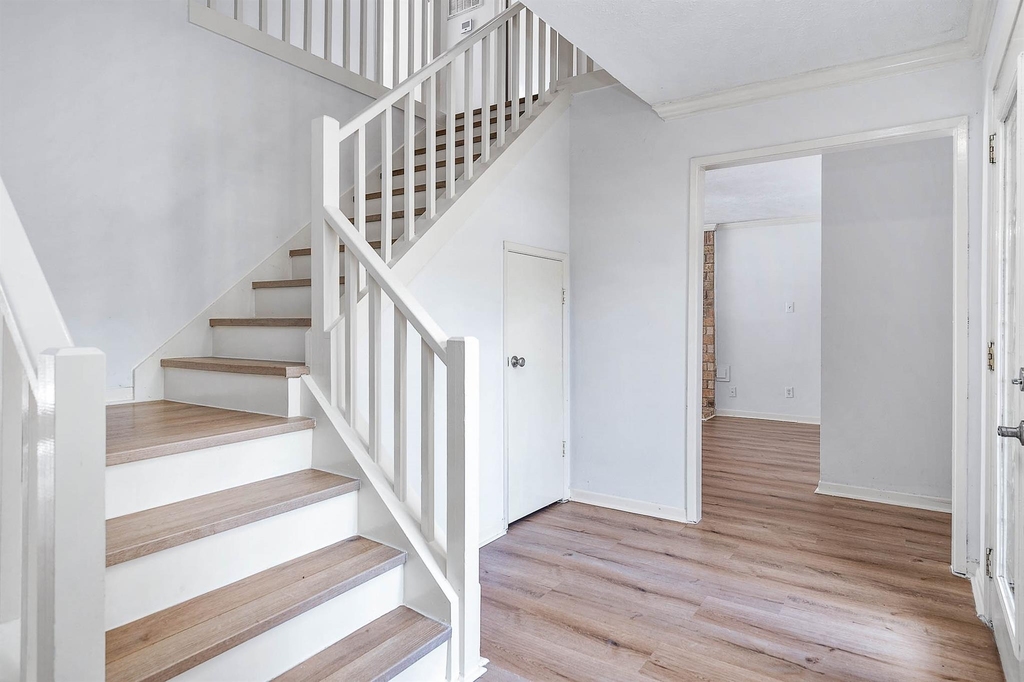 3142 Frontier Drive - Photo 2