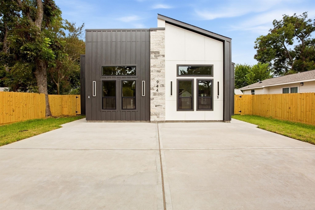 944 Lucky Street - Photo 1