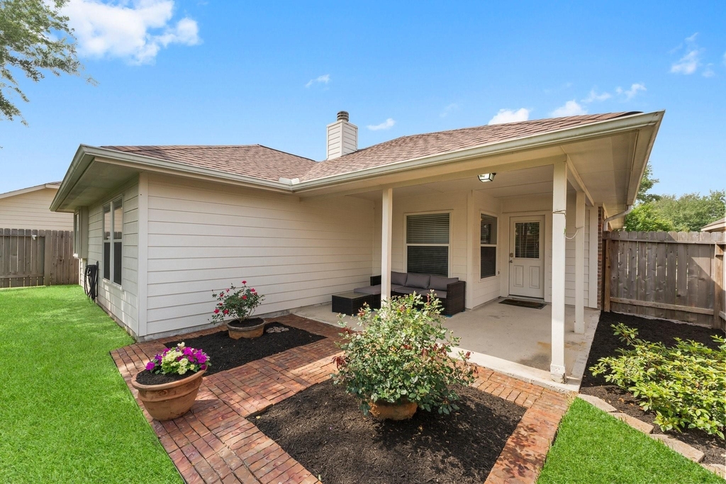28518 Lockeridge Farms Drive - Photo 1
