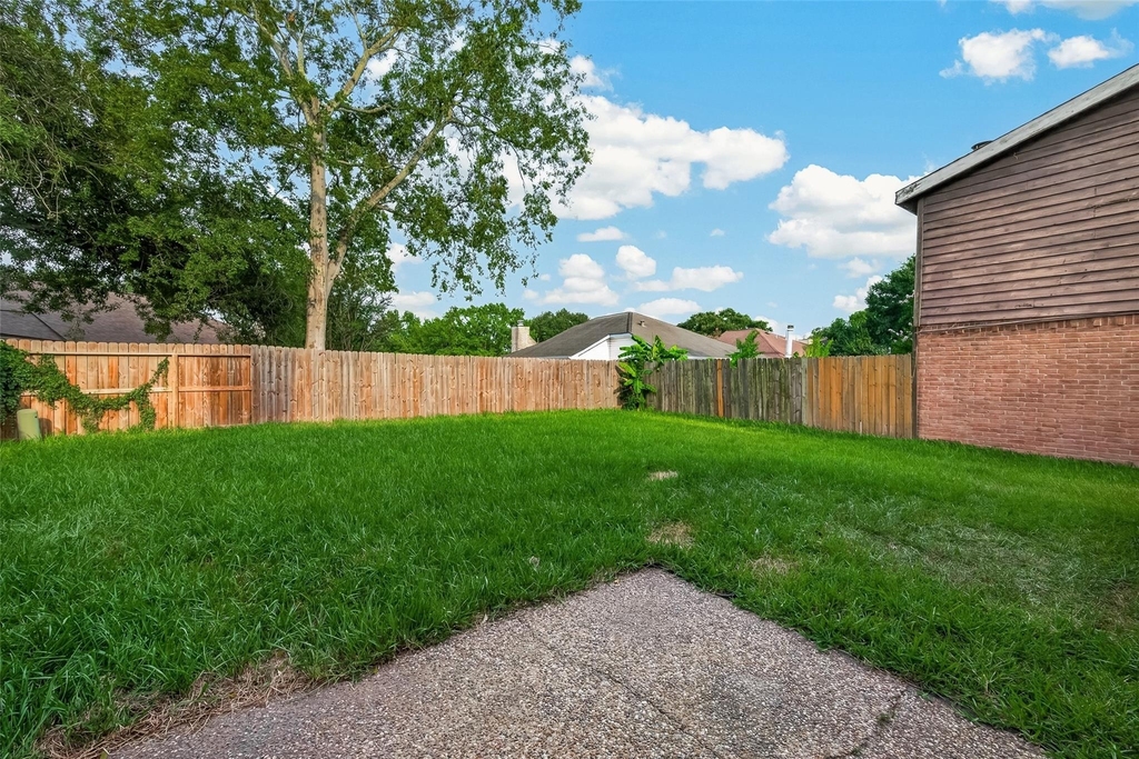 1818 Foxlake Drive - Photo 32
