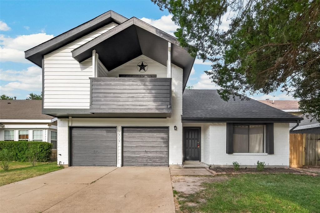 1818 Foxlake Drive - Photo 0