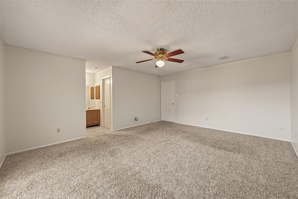 1818 Foxlake Drive - Photo 25