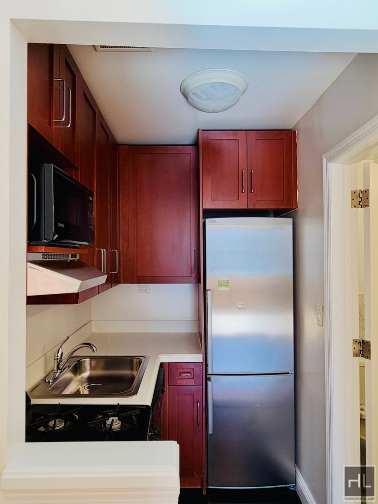 East 84 Street - Photo 0