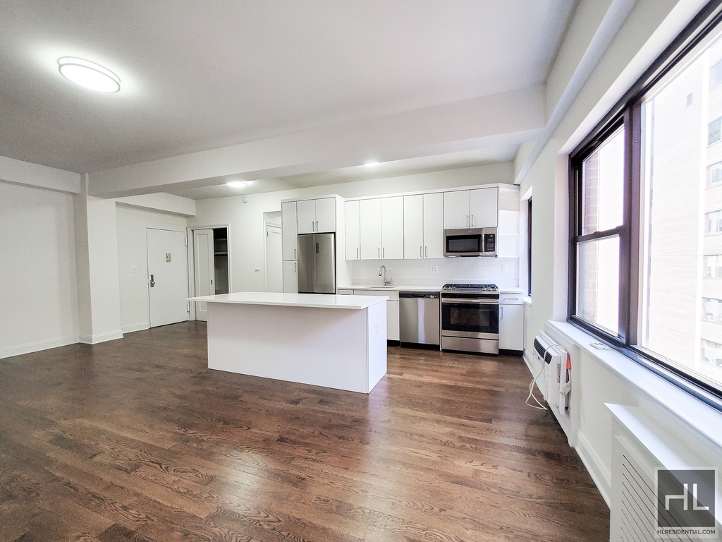 East 57th Street - Photo 0
