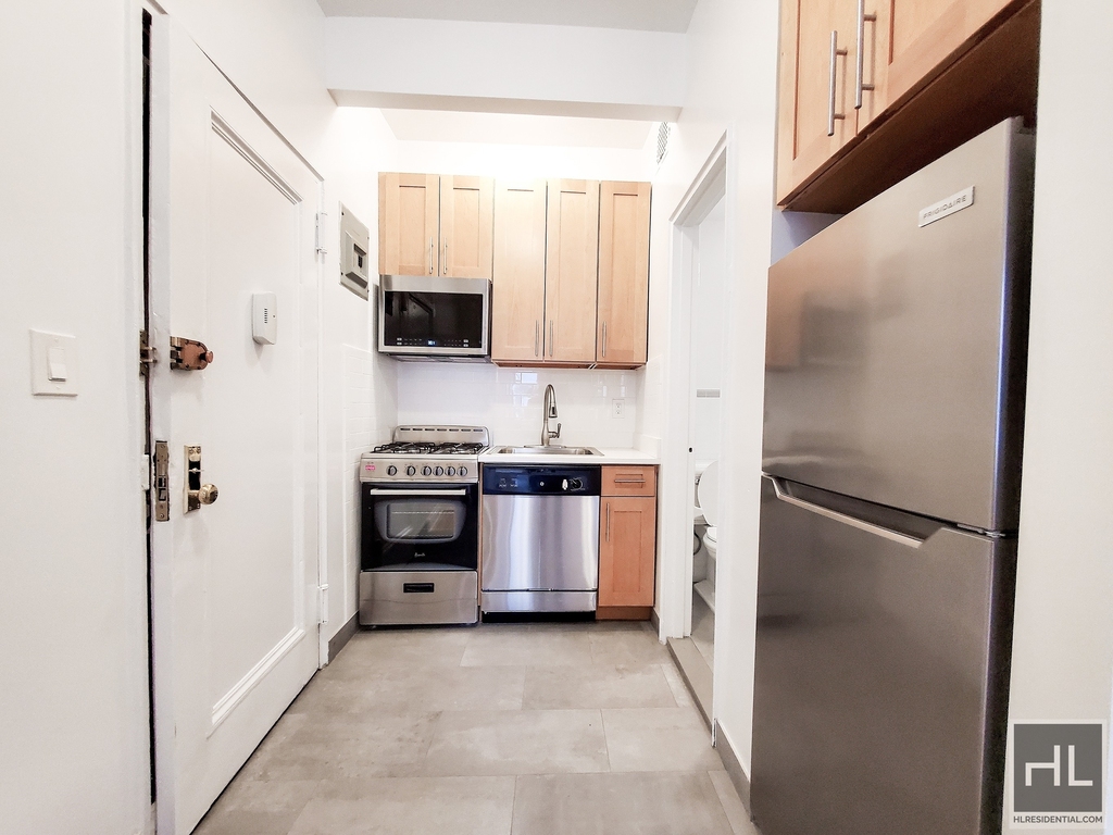 3 Avenue - Photo 4