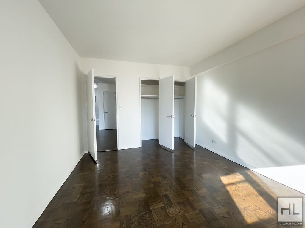 East 35 Street - Photo 6