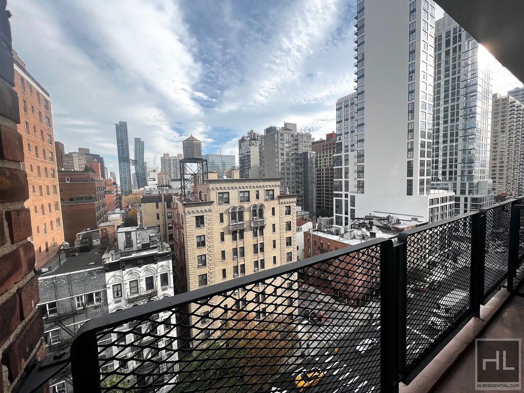 East 35 Street - Photo 3
