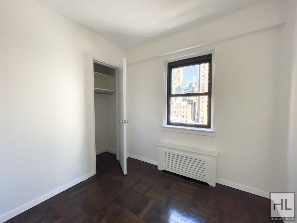 East 35 Street - Photo 7