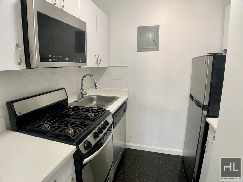East 35 Street - Photo 4