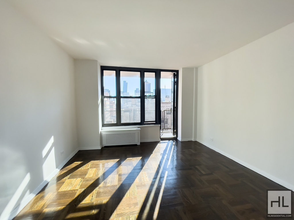 East 35 Street - Photo 2