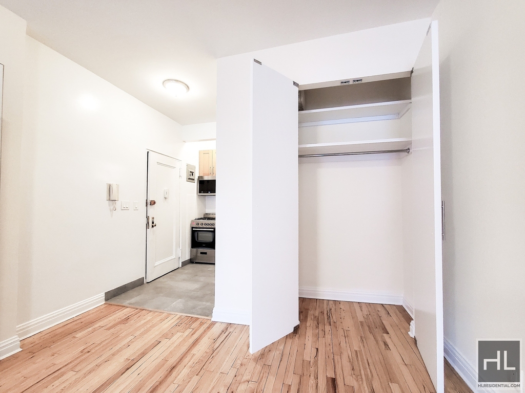 3 Avenue - Photo 1