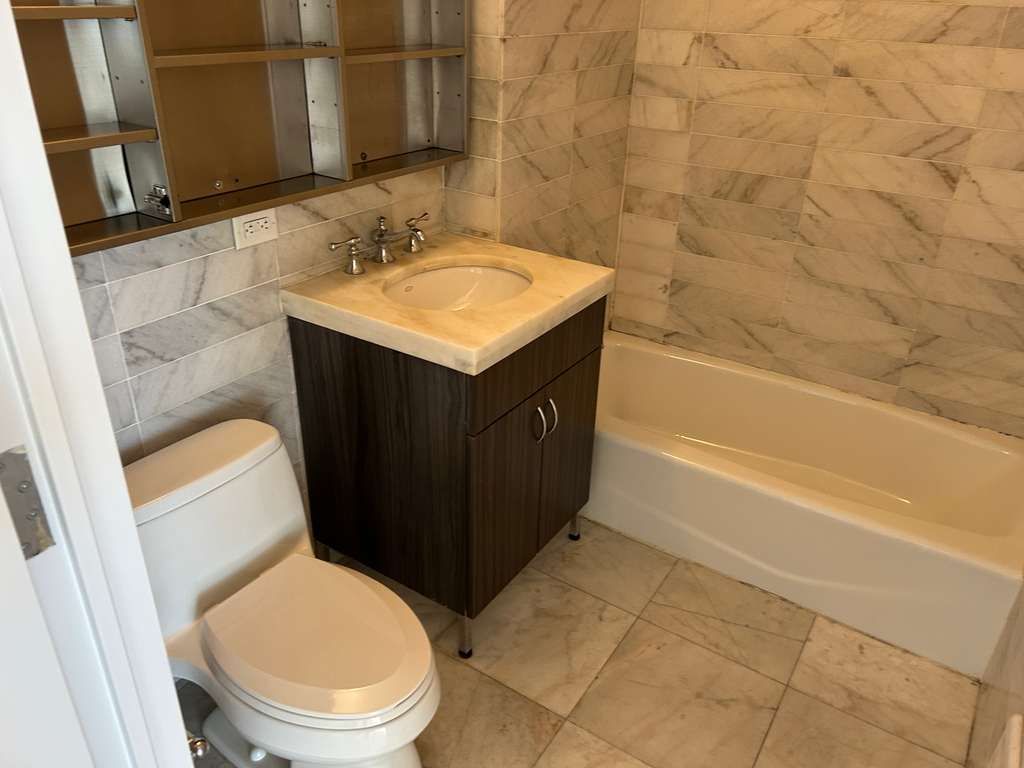 West 37th Street - Photo 7