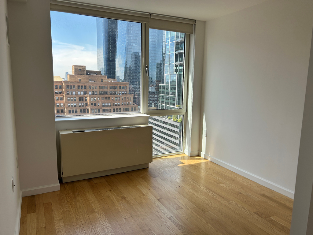 West 37th Street - Photo 5