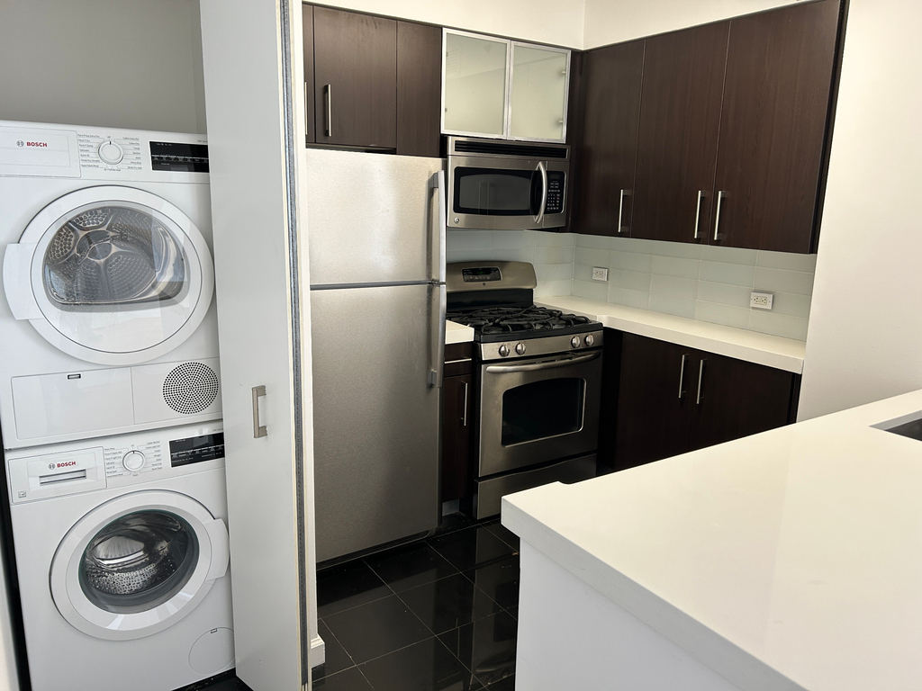 West 37th Street - Photo 9