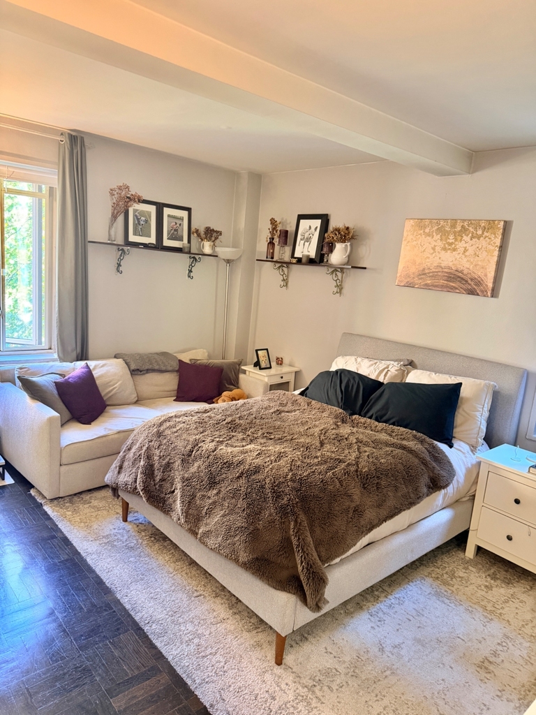 521 East 14th Street - Photo 8