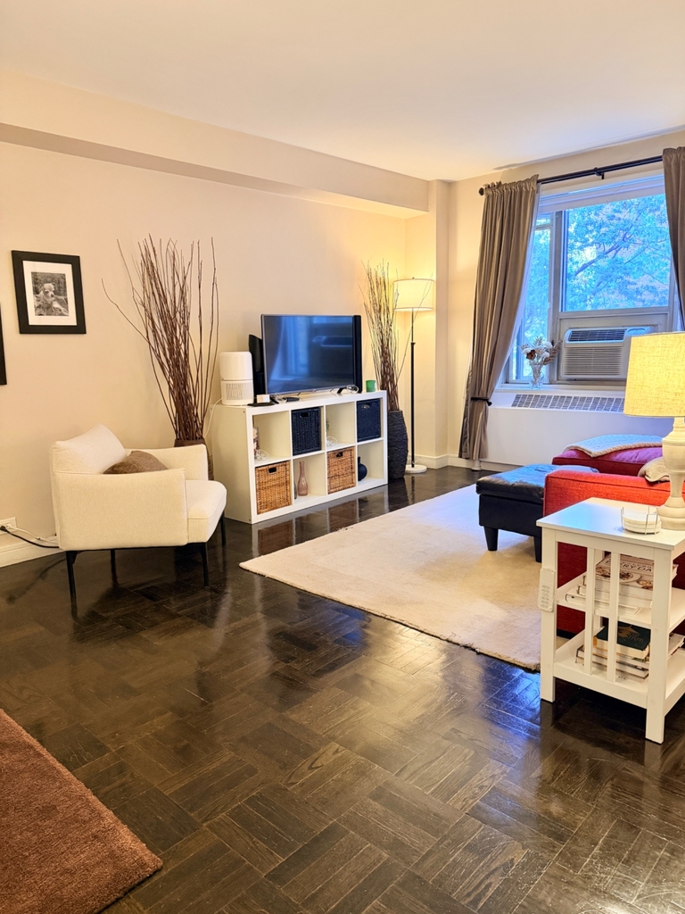 521 East 14th Street - Photo 3