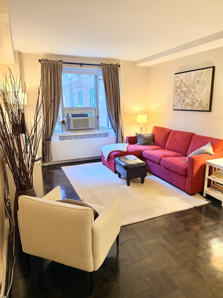 521 East 14th Street - Photo 4