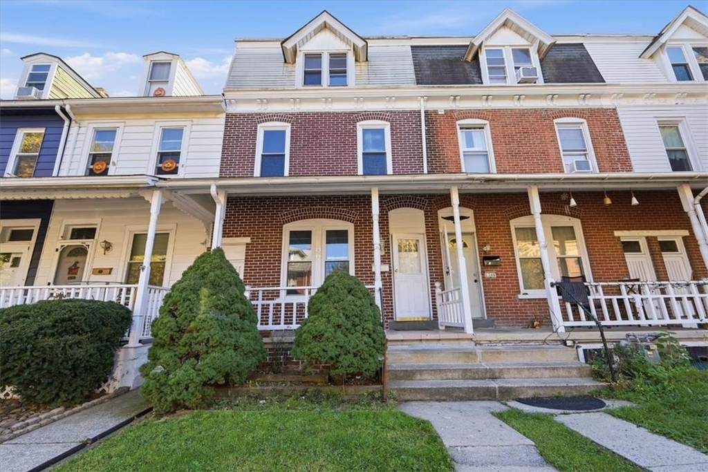 1344 Gordon Street - Photo 1