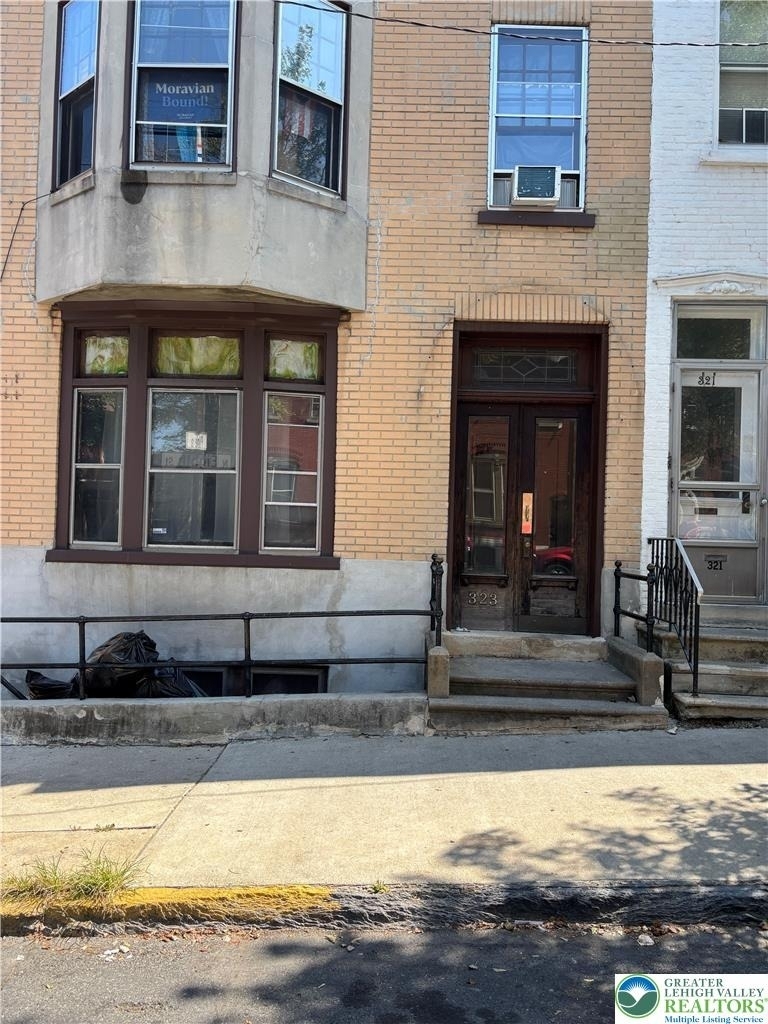 323 8th Street - Photo 1