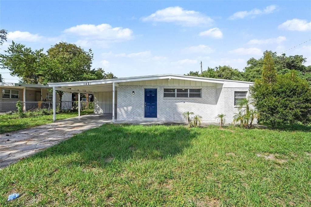 1421 Longwood Loop - Photo 1