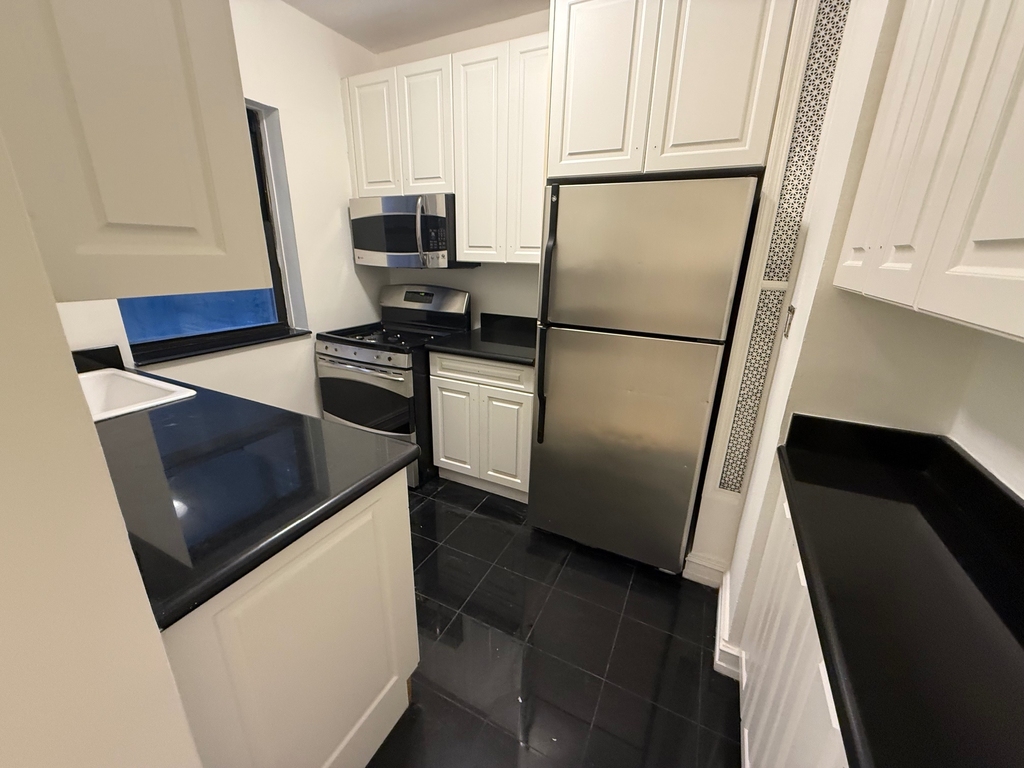 235 East 46th Street - Photo 3