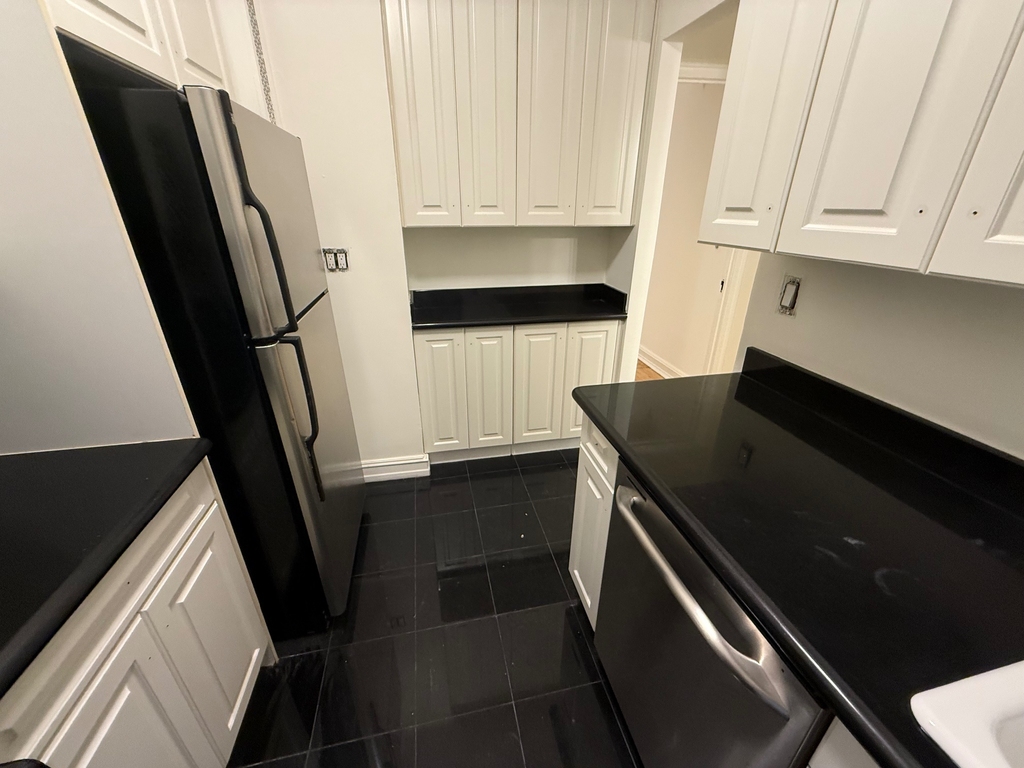 235 East 46th Street - Photo 4
