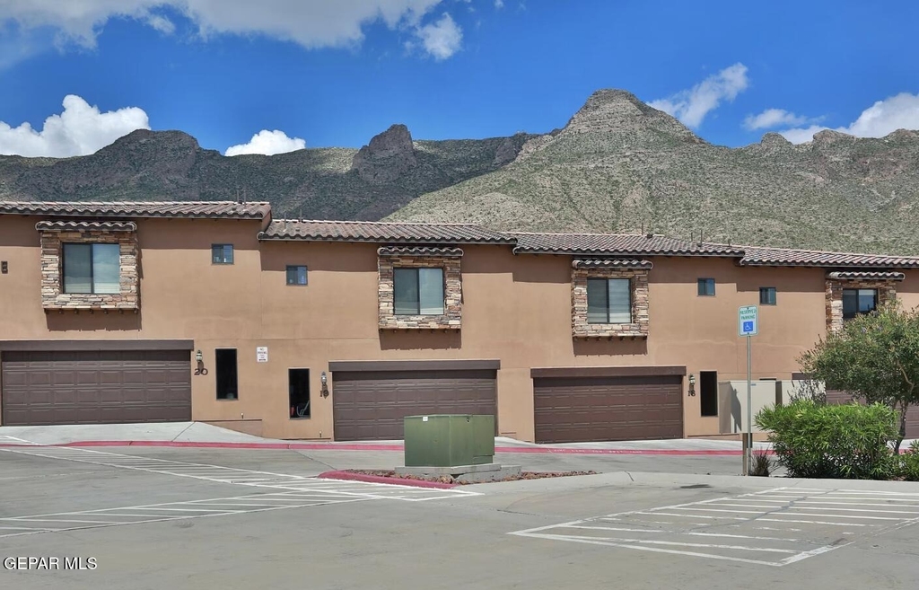 5501 N Stanton Street - Photo 0