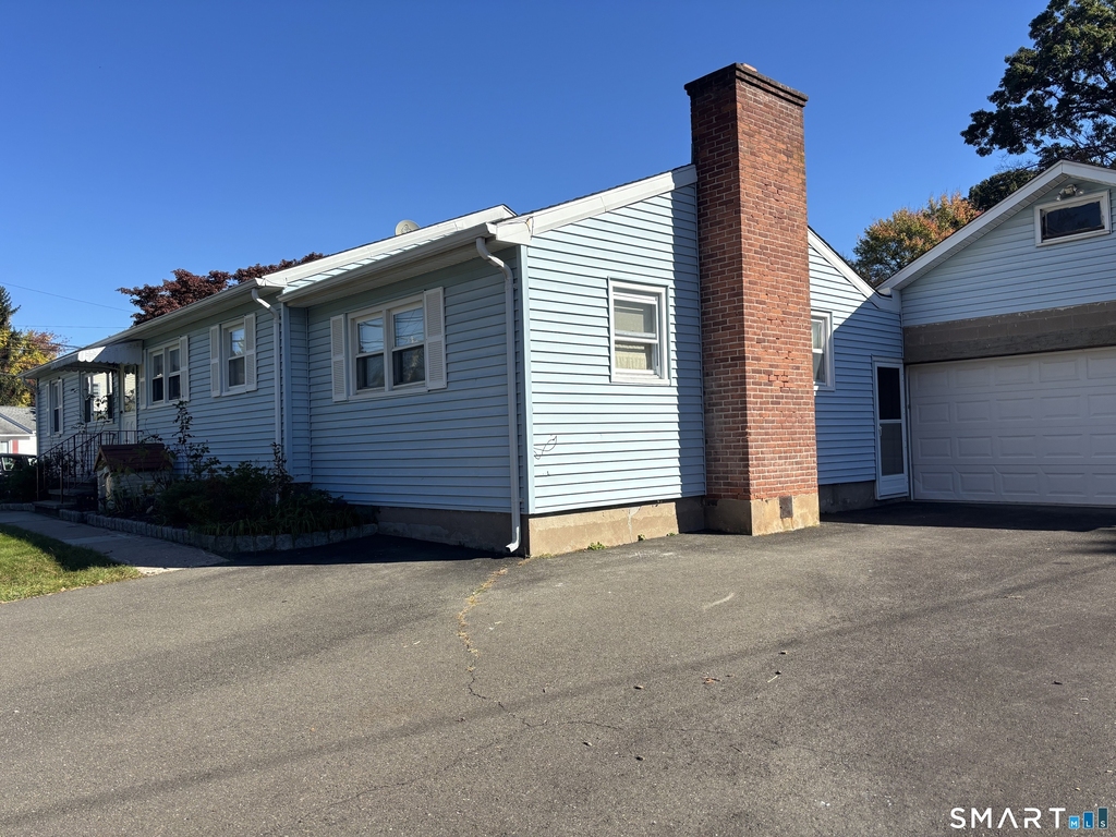 345 Coe Avenue - Photo 0