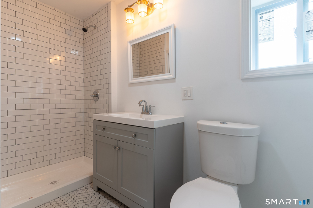 77-79 Hanford Avenue - Photo 5