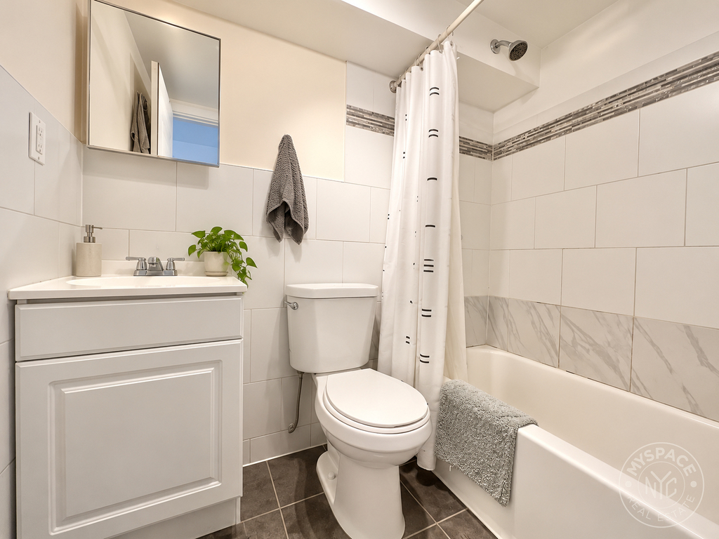 864 Hart Street - Photo 6