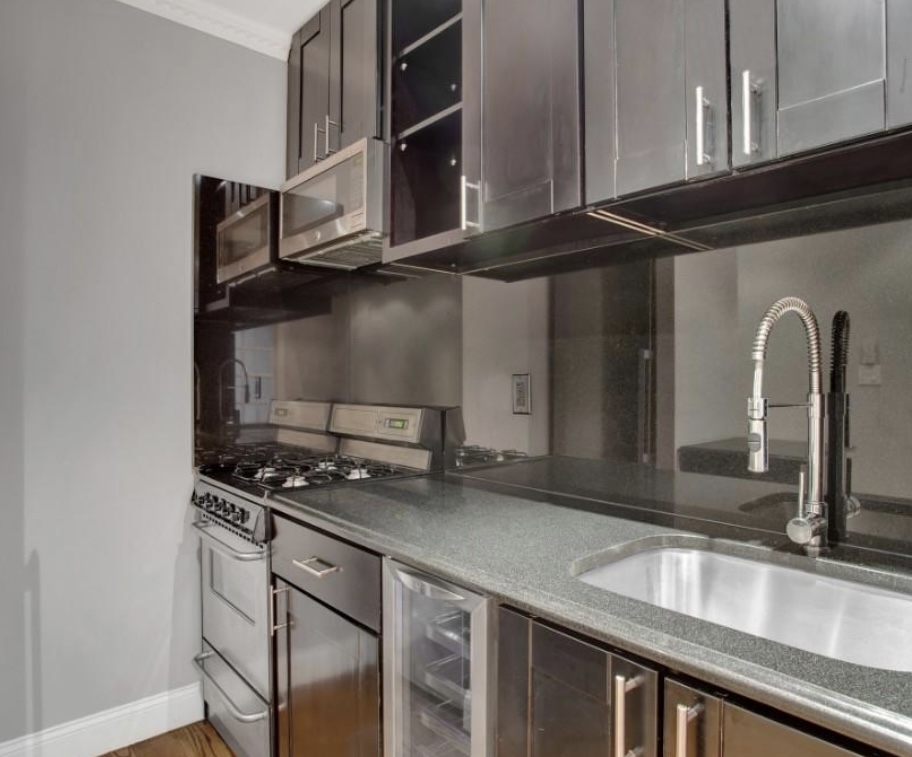 West 52nd Street - Photo 2