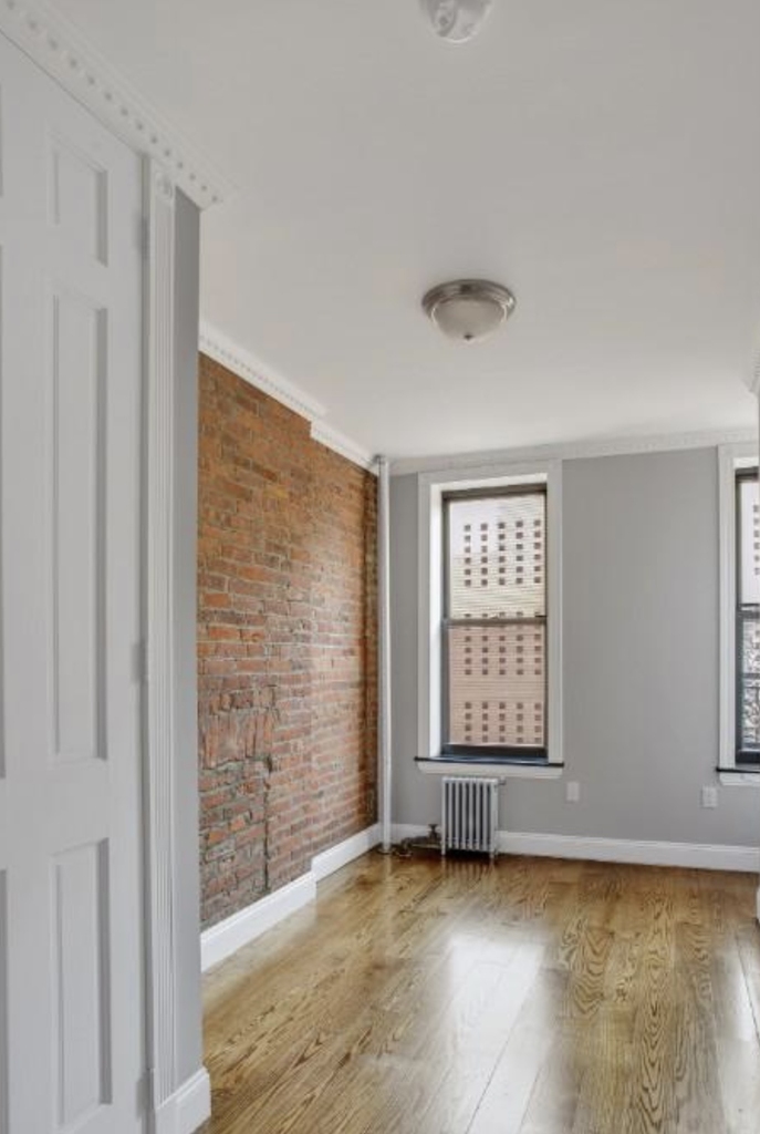 West 52nd Street - Photo 3