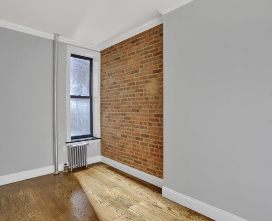 West 52nd Street - Photo 4