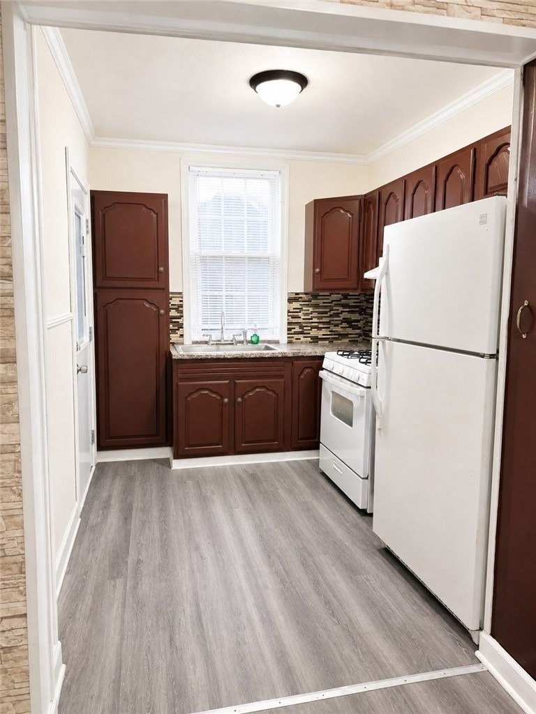 906.5 Broadway Ave - Photo 3
