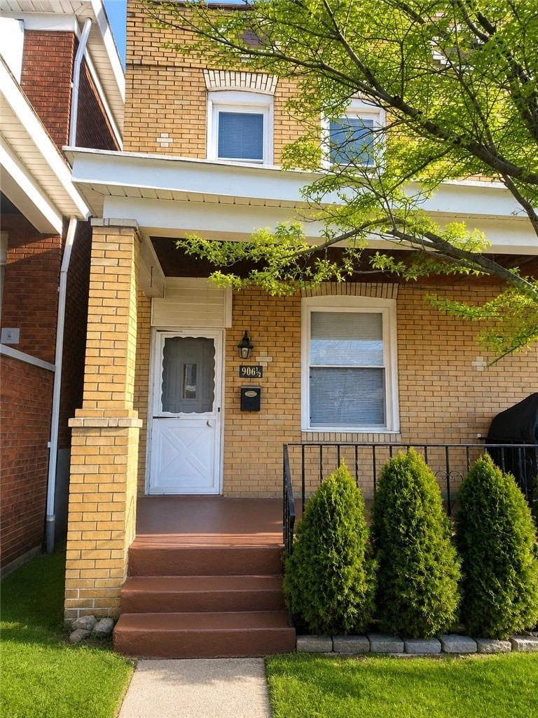 906.5 Broadway Ave - Photo 0