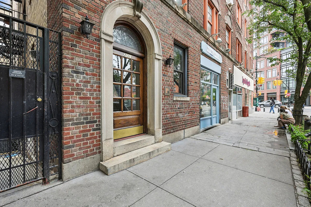 West 11th Street - Photo 8