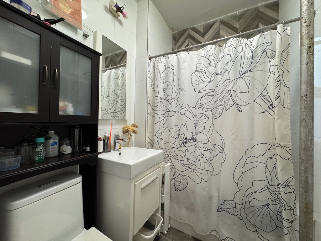 732 St Marks Avenue - Photo 2