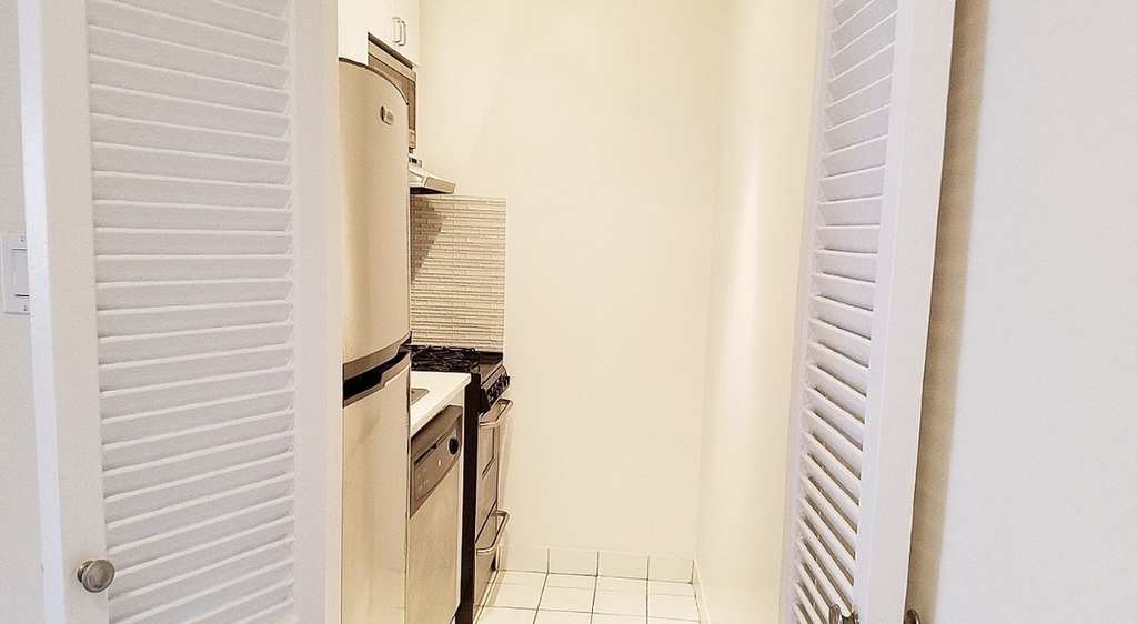 420 East 79th Street - Photo 7