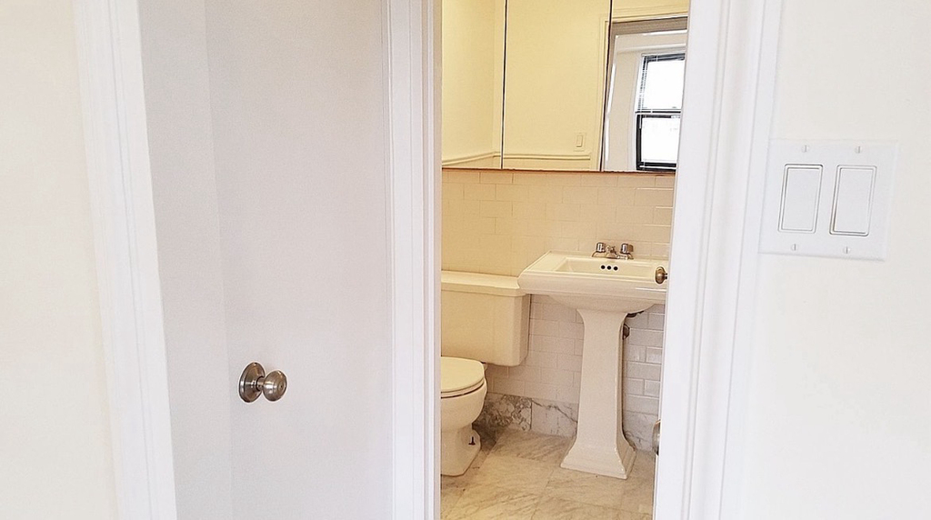 420 East 79th Street - Photo 5