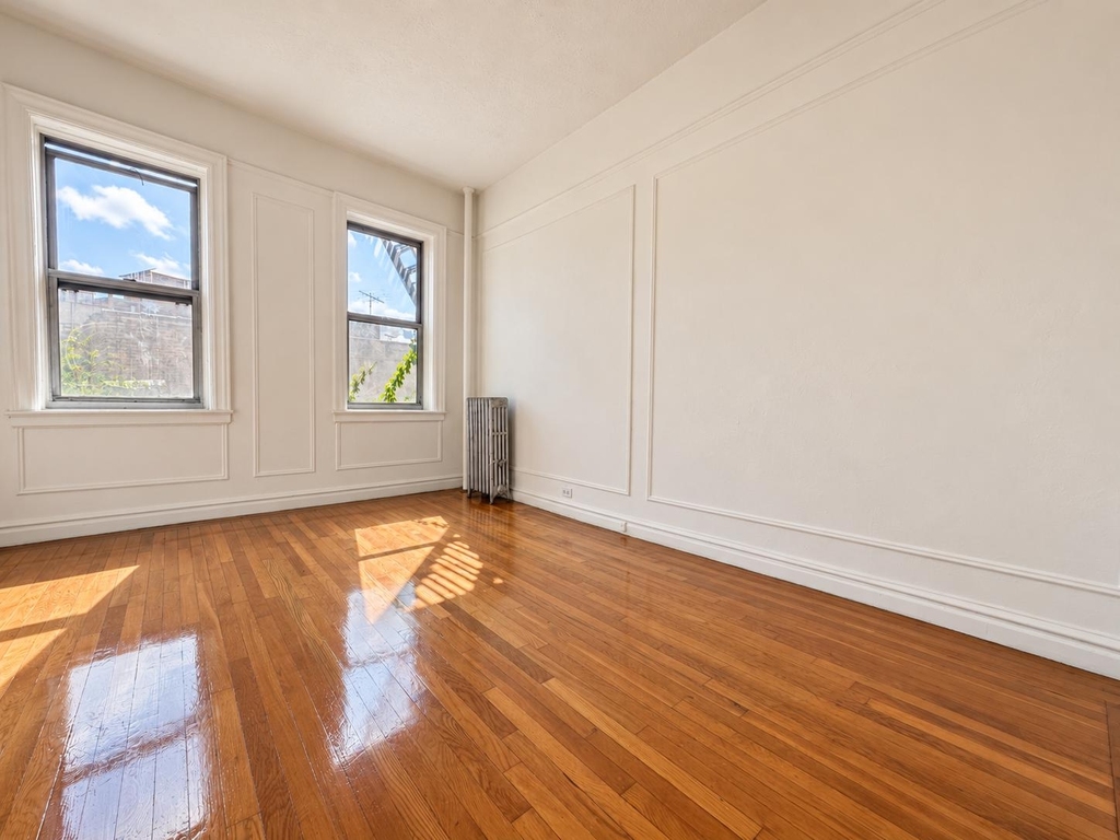 10 Park Terrace East - Photo 7