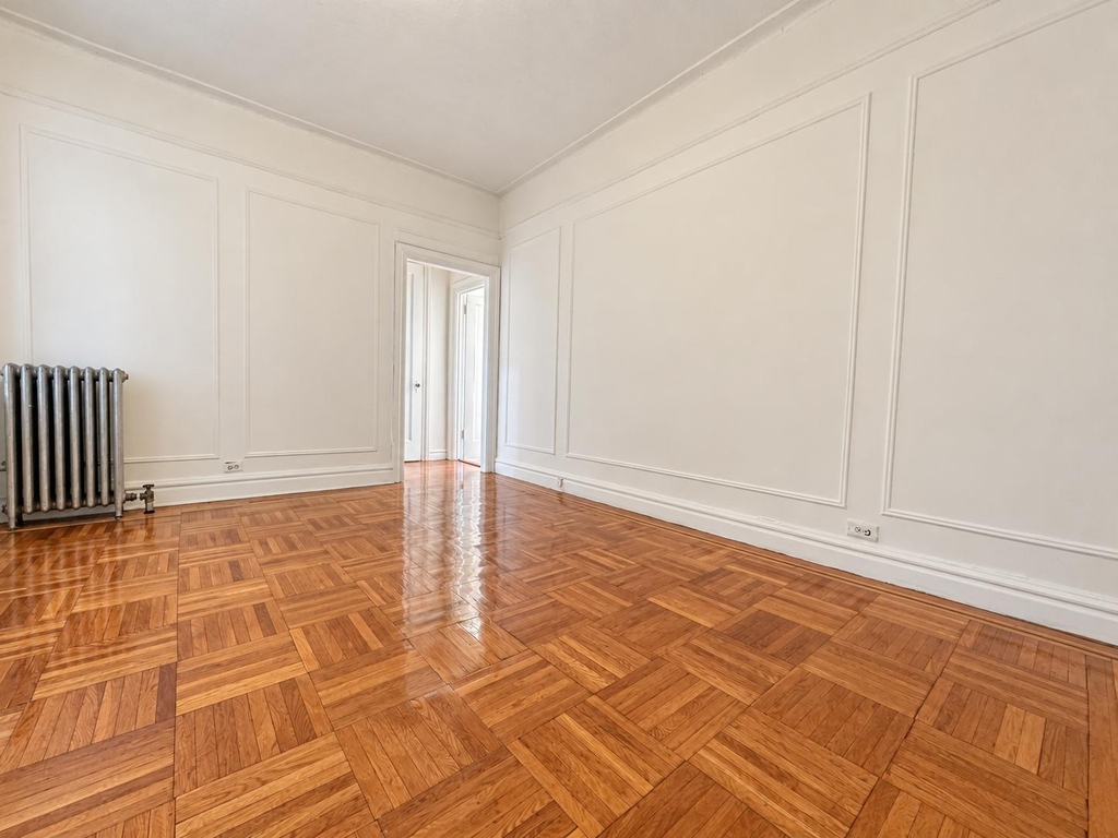 10 Park Terrace East - Photo 3