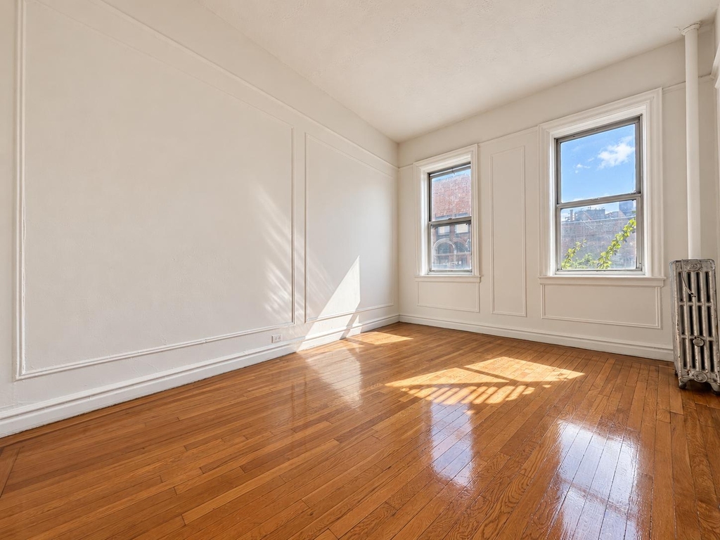 10 Park Terrace East - Photo 6