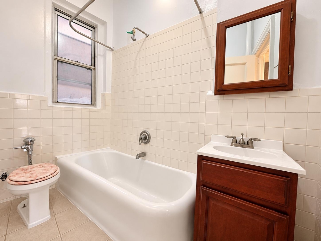 10 Park Terrace East - Photo 9