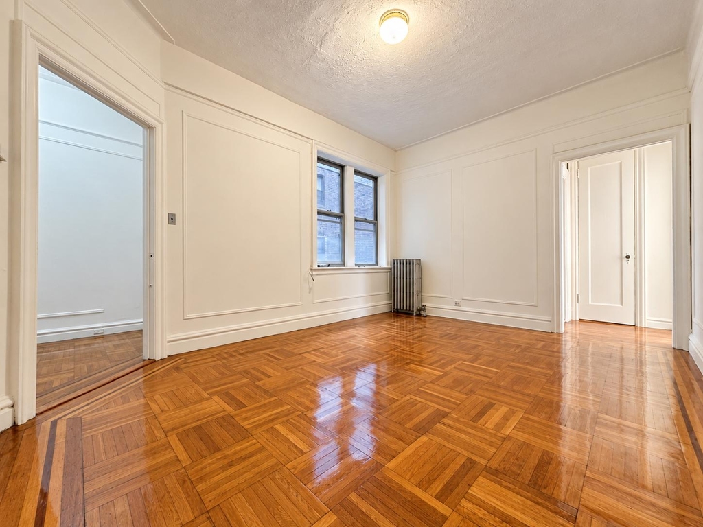 10 Park Terrace East - Photo 2
