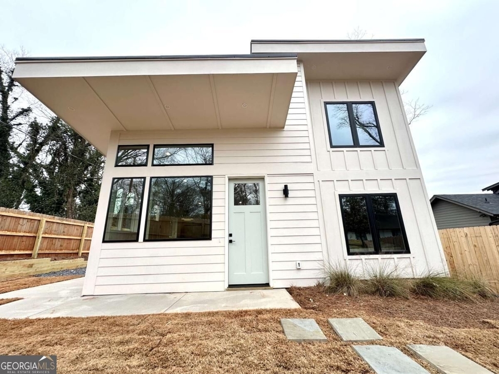 192 Claire Drive Se - Photo 1