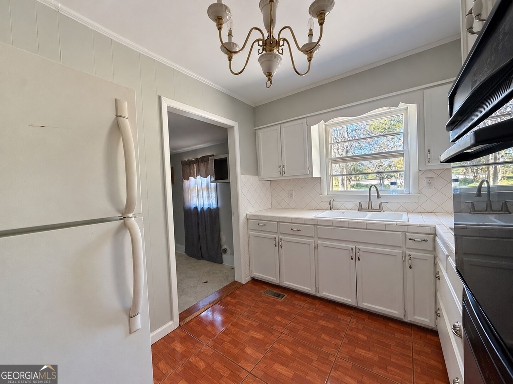 257 Linda Way - Photo 5