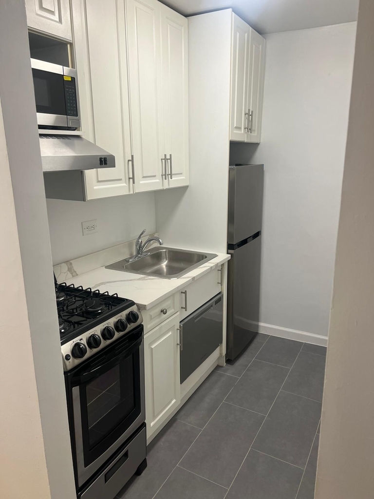 East 80th Street - Photo 0
