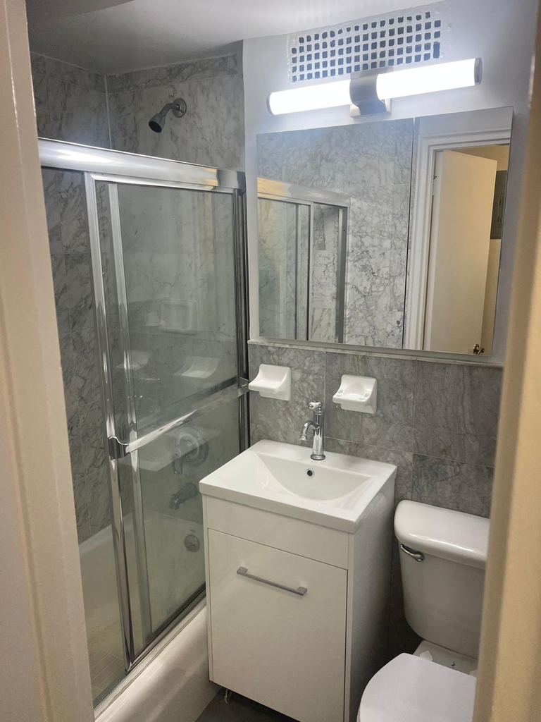 East 80th Street - Photo 6